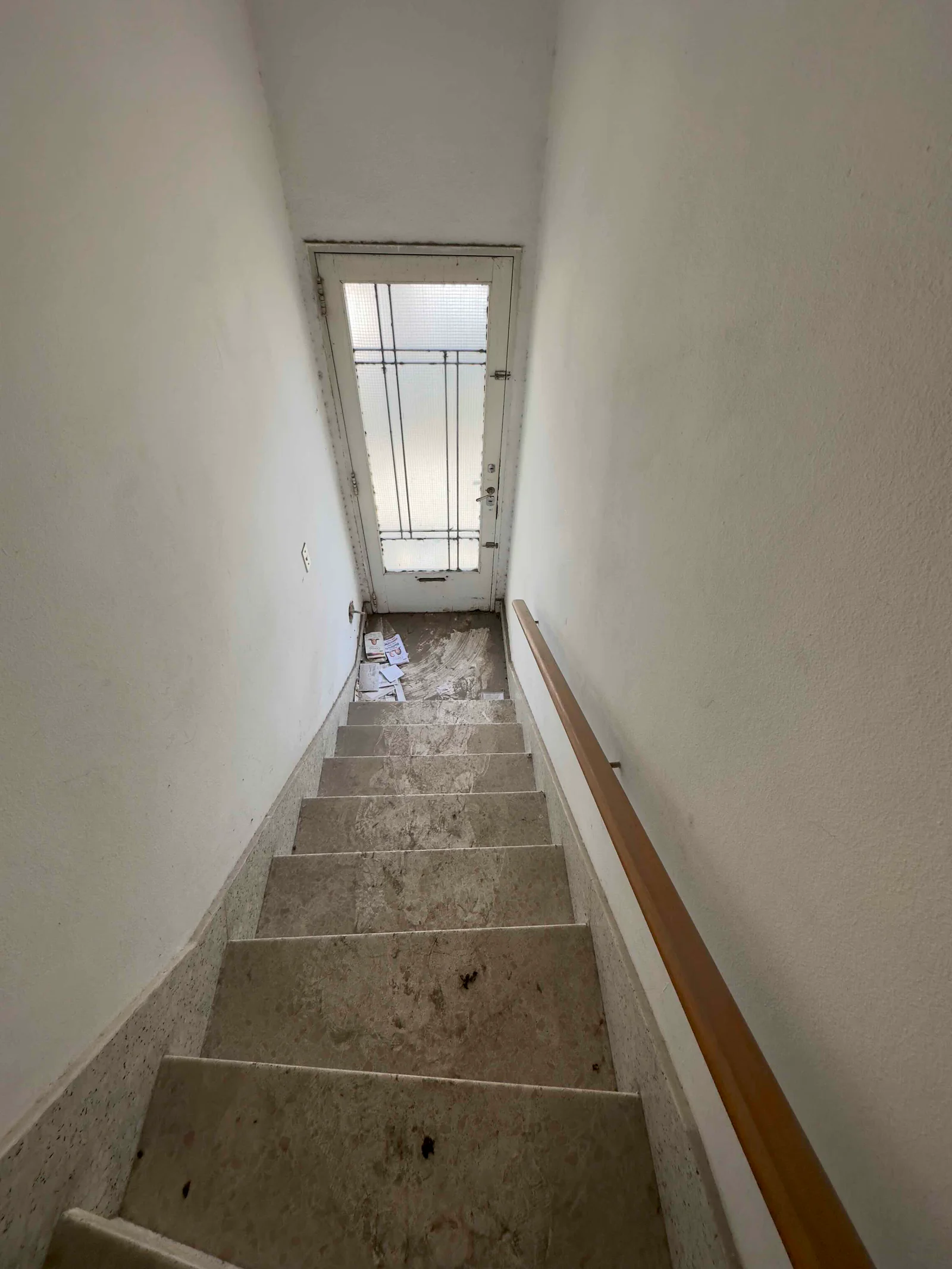 LOTE CON CASA Y COCHERA EN VENTA - Imagen 13