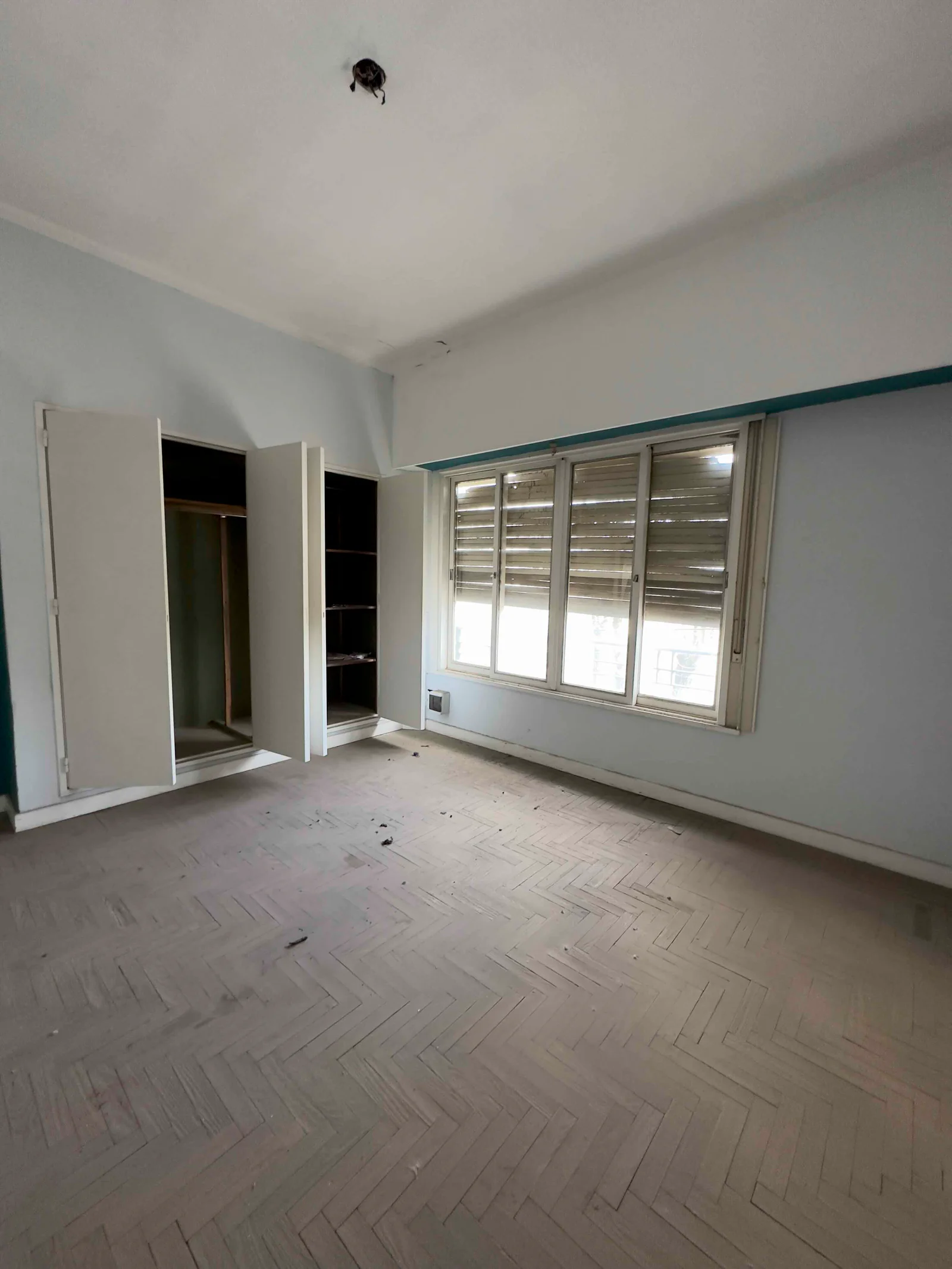 LOTE CON CASA Y COCHERA EN VENTA - Imagen 9