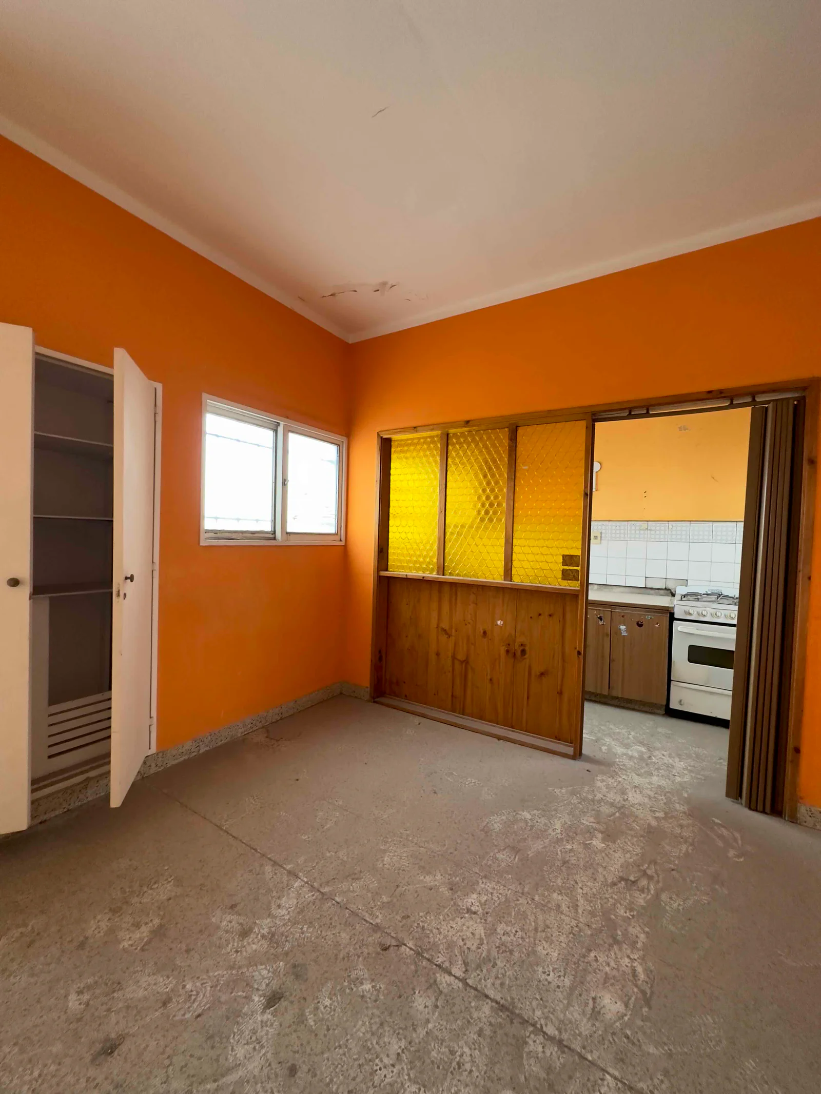 LOTE CON CASA Y COCHERA EN VENTA - Imagen 5