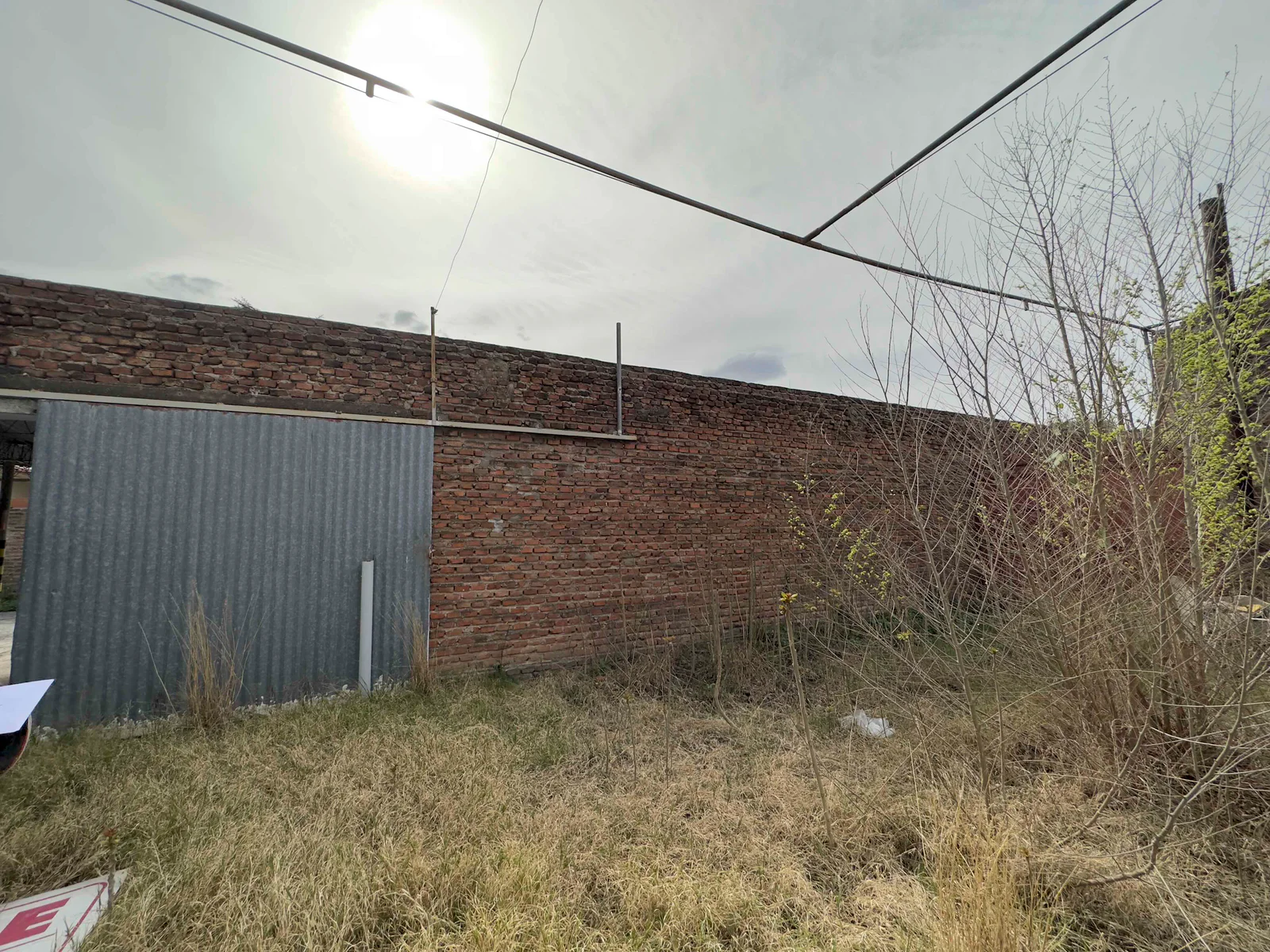 LOTE CON CASA Y COCHERA EN VENTA - Imagen 12